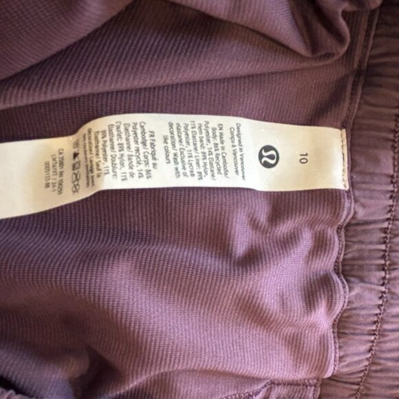 Lululemon Hotty Hot High-Rise Lined Short 4" | Size 10 - Picture 11 of 11